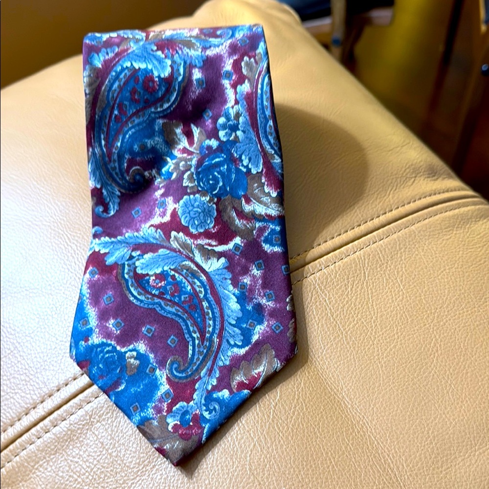 278 Turquoise Box - Placenza Elegant Paisley Silk Neck Tie - Blue and Burgundy